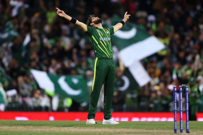 T20 World Cup 2022: "He is not 100% fit" - Irfan Pathan lauds Shaheen Shah Afridi's spell for Pakistan vs New Zealand