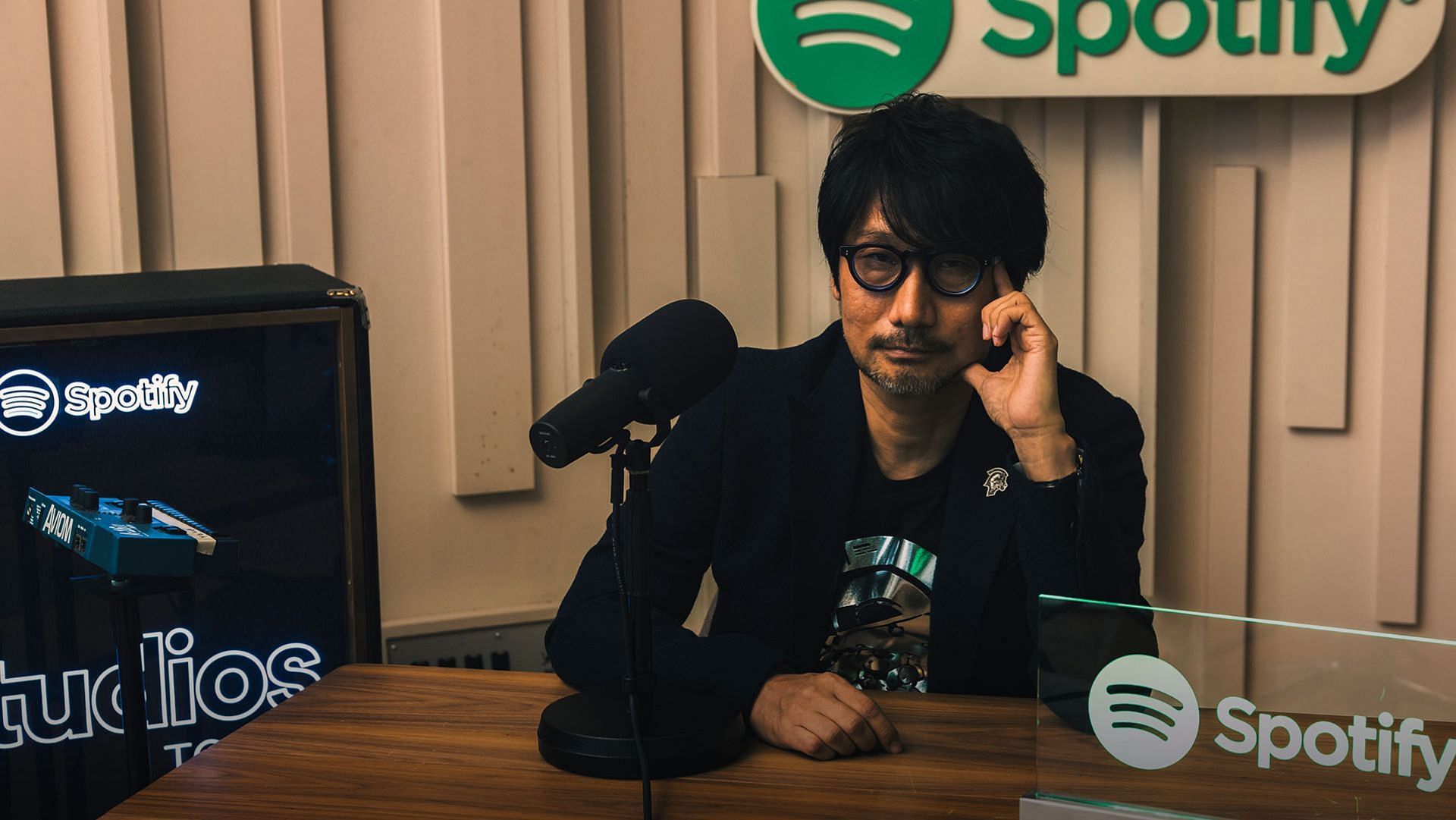 Hideo Kojima pops his head in to say 'Yeah, I'm making something for Xbox'  – Destructoid