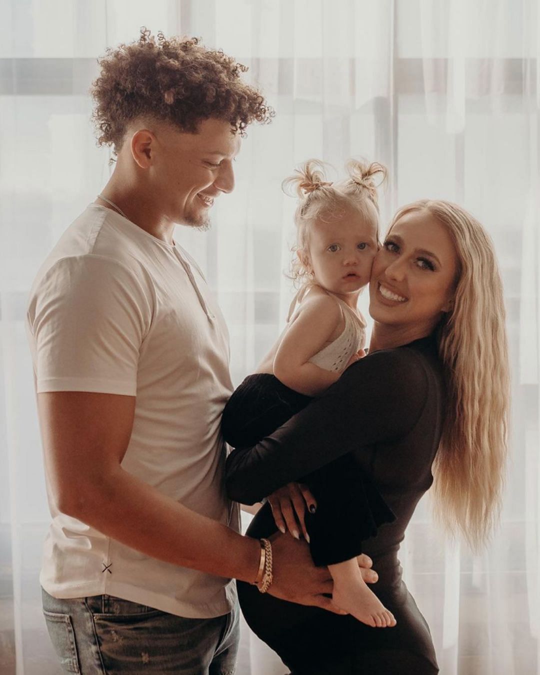 Another photo of Chiefs QB posing with Brittany and Sterling Skye. Source: Brittany Mahomes IG