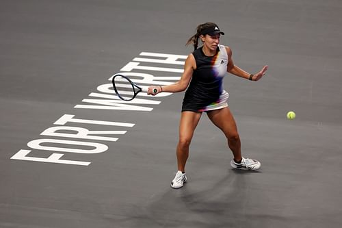 Jessica Pegula in action on Day 1 of the 2022 WTA Finals.