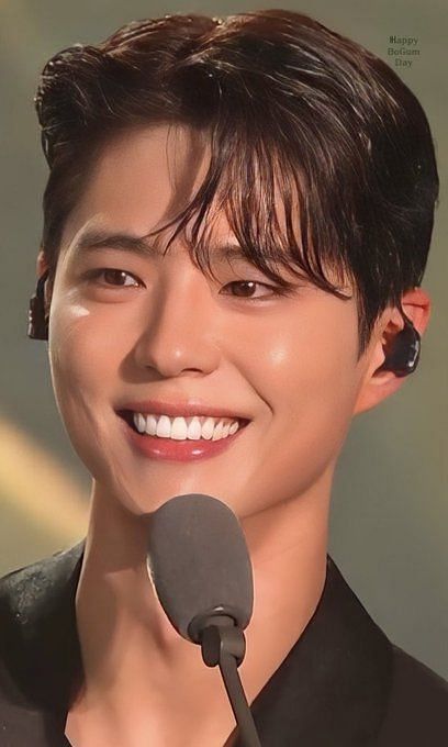 Park Bo-gum sends international fans into frenzy with his appearance at the  2022 MAMA Awards Day 1