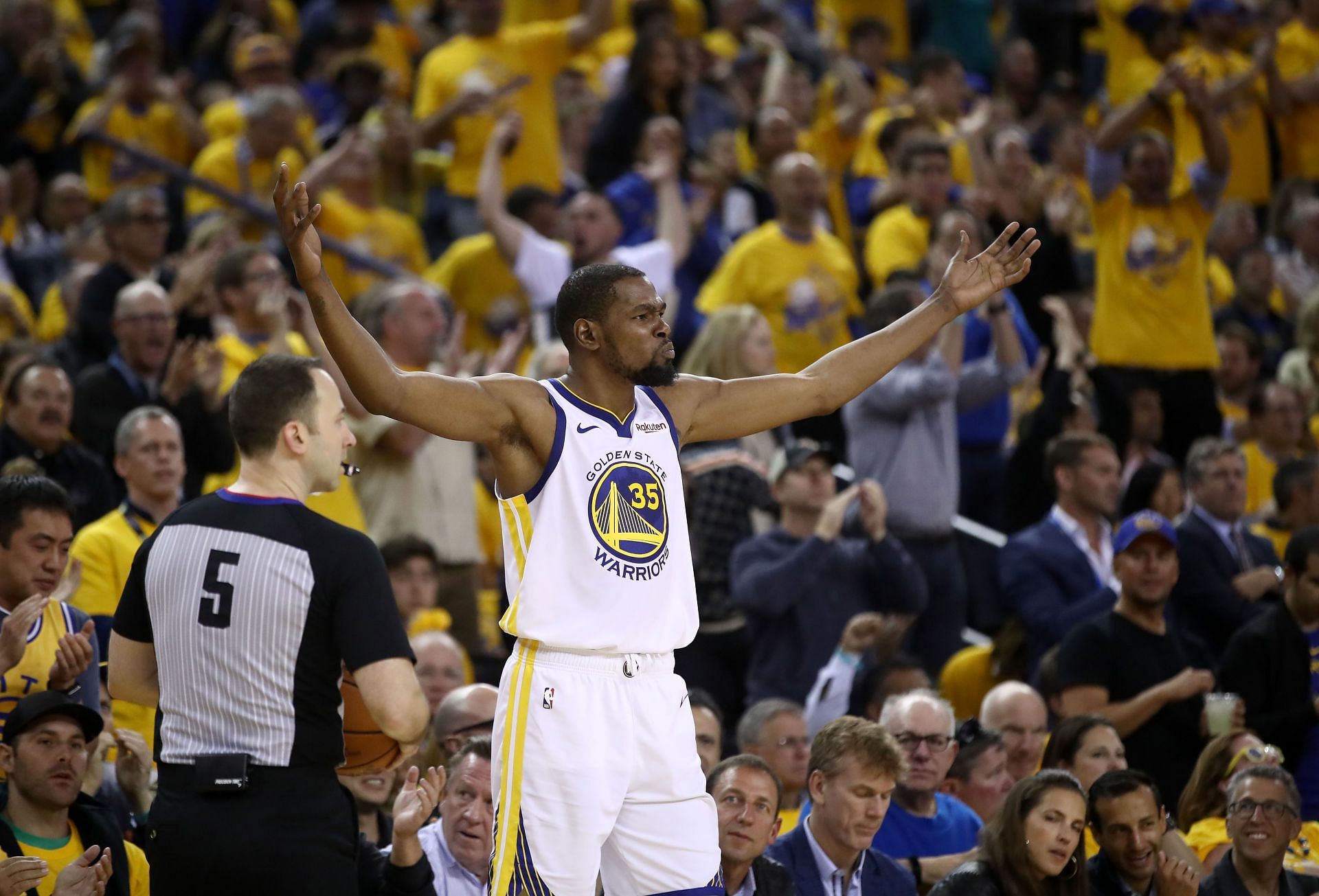 Kevin Durant joined the Warriors thanks to Steph Curry's contract (Image via Getty Images)