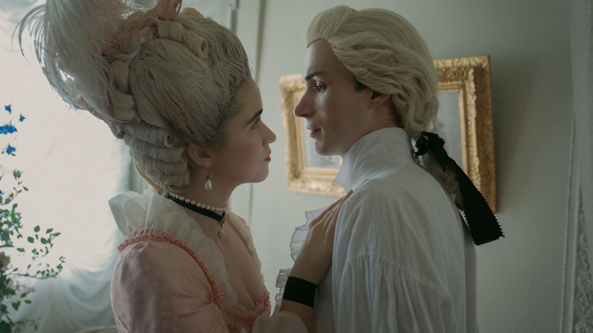 A still from Dangerous Liaisons (Image via Starz)