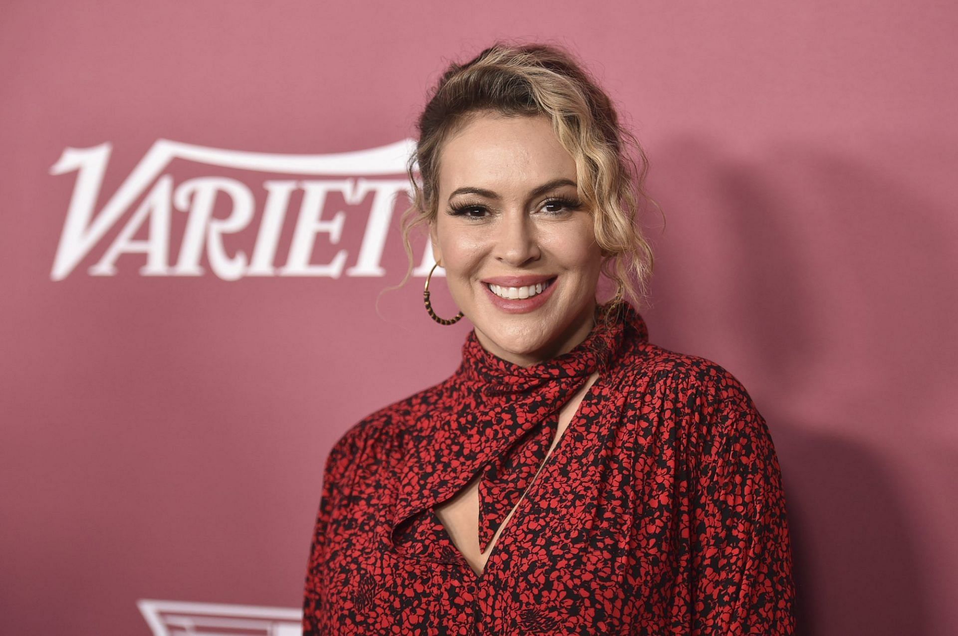 “who Wants To Tell Her” Alyssa Milano Blasted Online For Trading Volkswagen Over Tesla