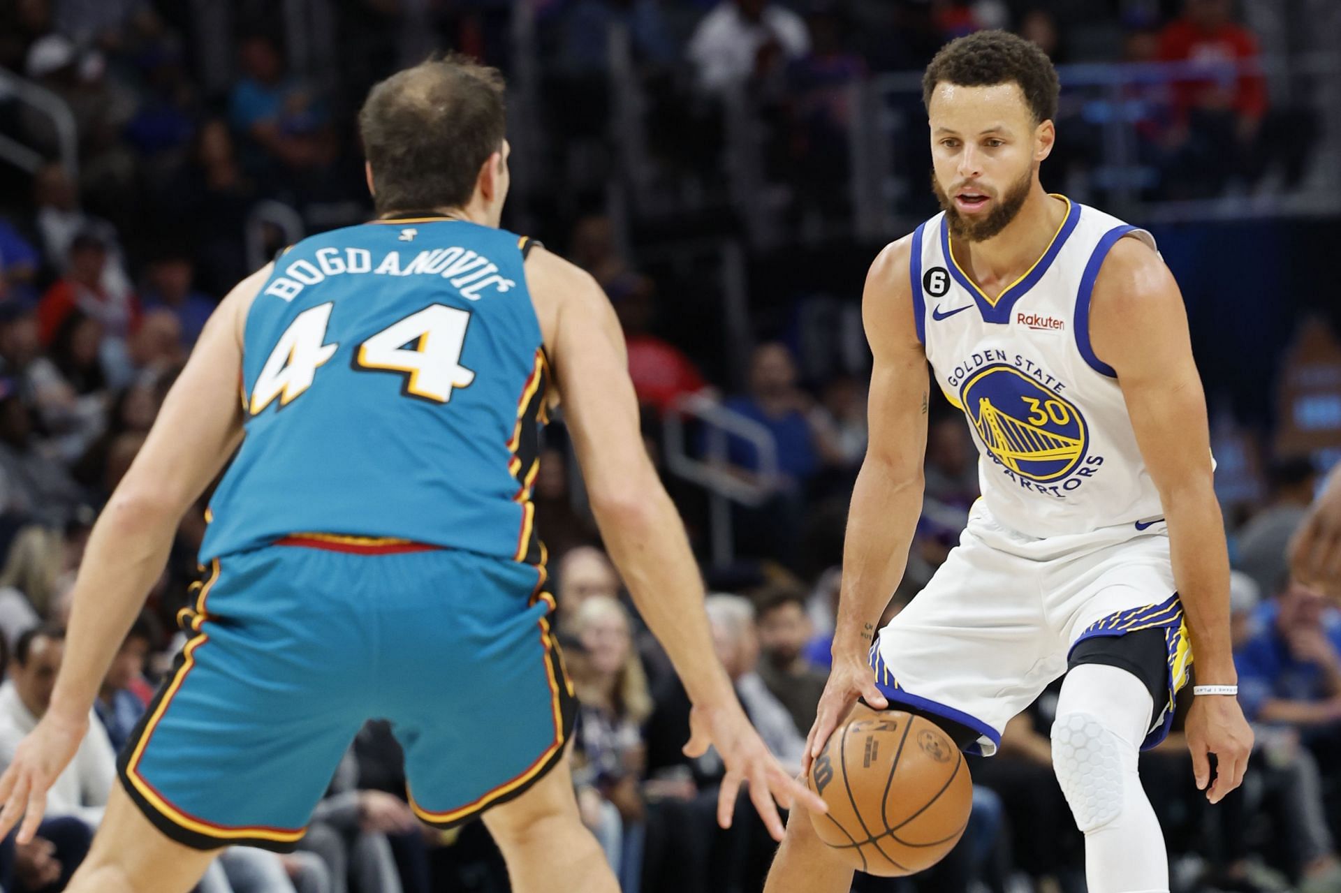 The familiar sight of Steph Curry sizing up his defender before firing over him