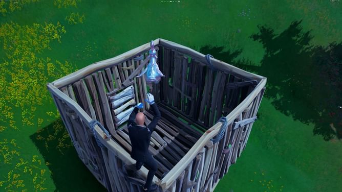 Fortnite: How to throw chicken