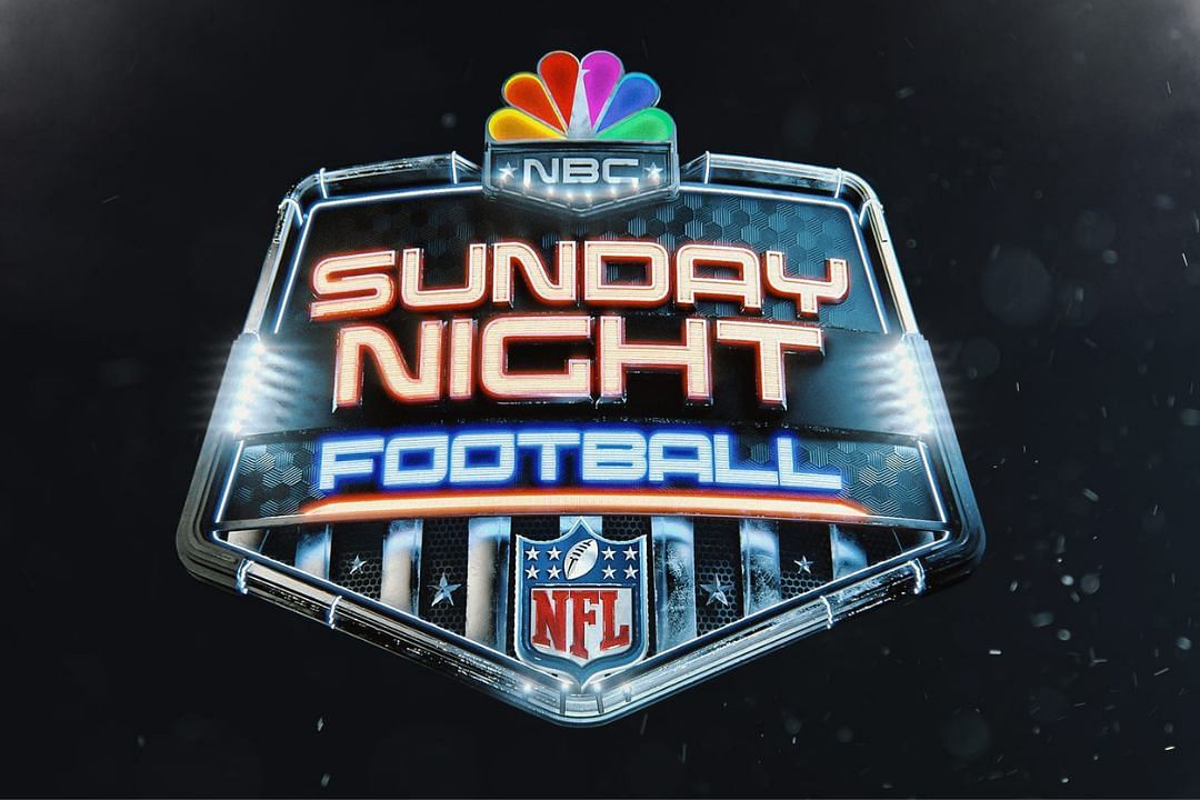 Who are the commentators on Sunday Night Football?