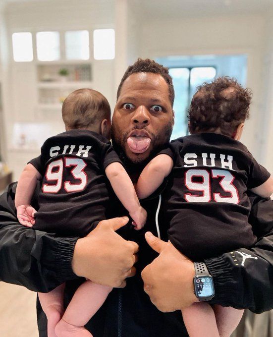 Eagles Star Ndamukong Suh's Wife and Twins Ready for Super Bowl: Photos