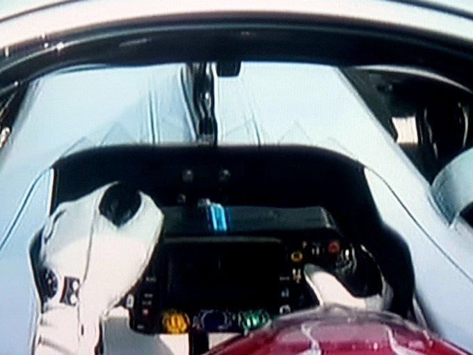 Why does Lewis Hamilton hold the steering wheel from the upper side?