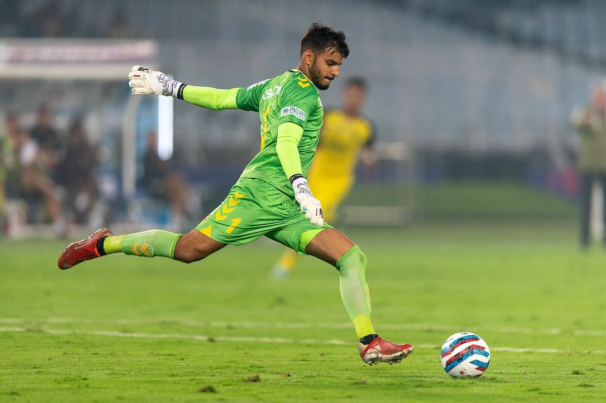 Gurmeet didn't have the best of games today (Image courtesy: ISL media)