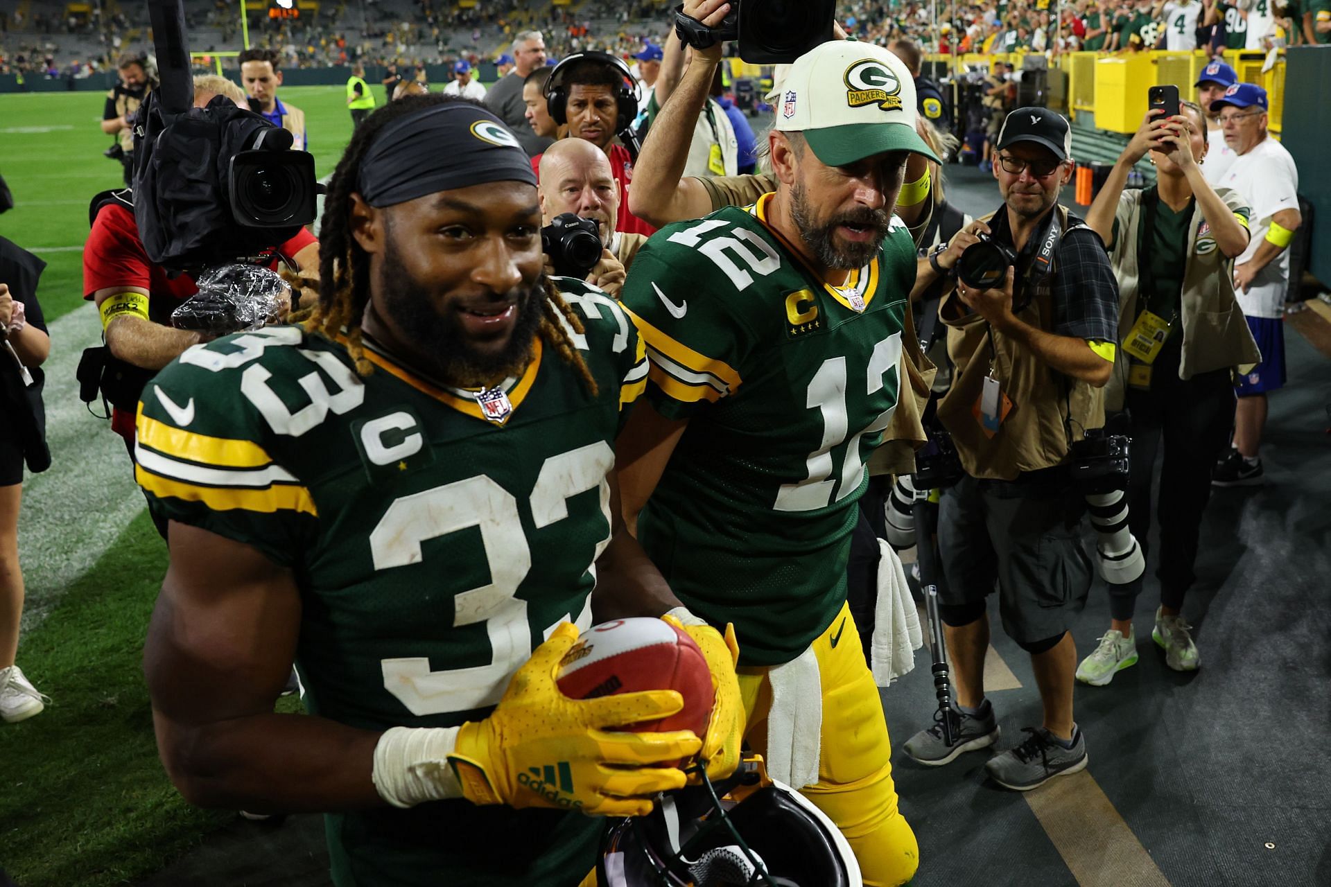 30 Best Aaron Jones-inspired fantasy football team names to try