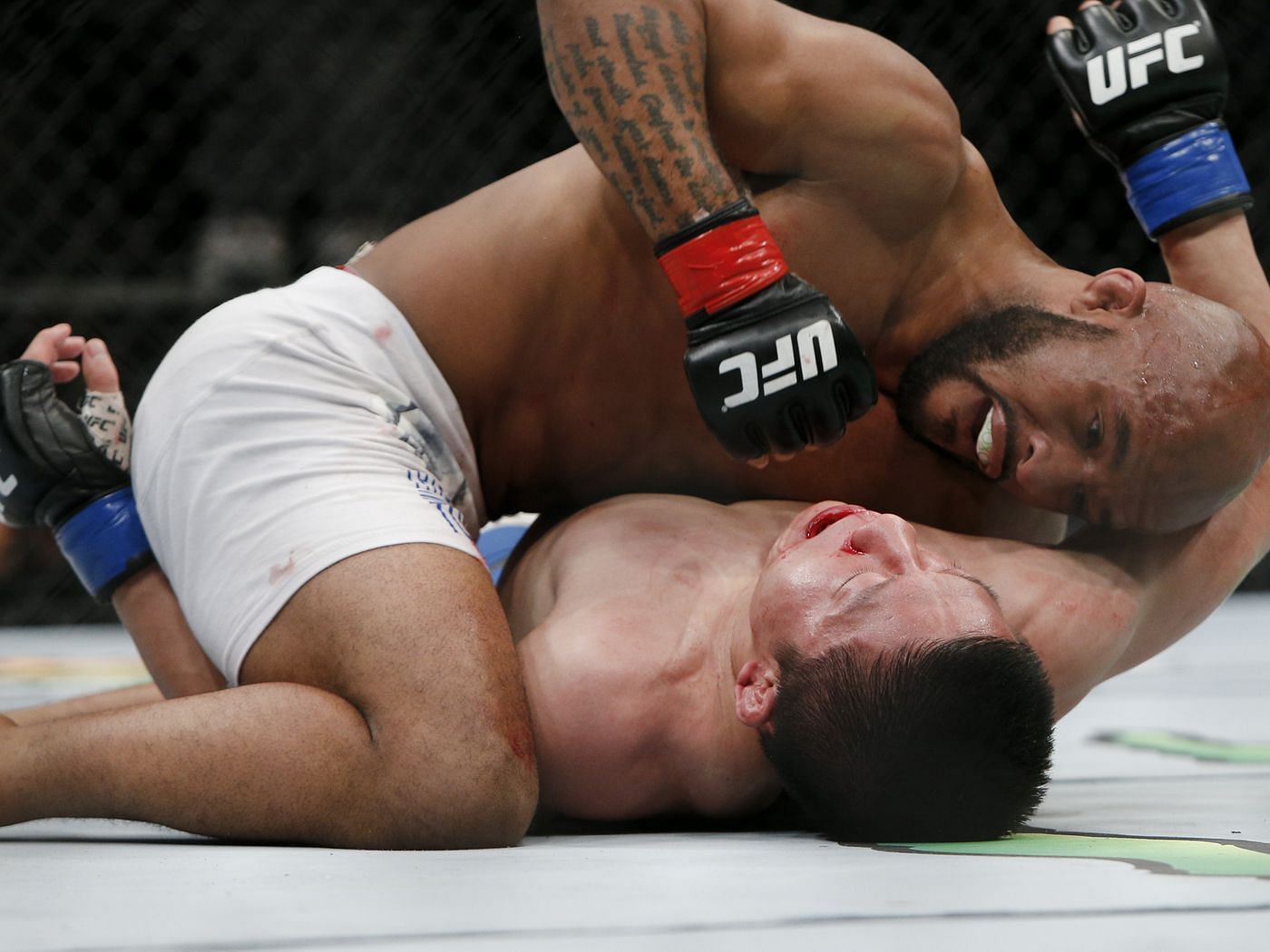 Demetrious Johnson finished Kyoji Horiguchi with just a second remaining in their flyweight title bout