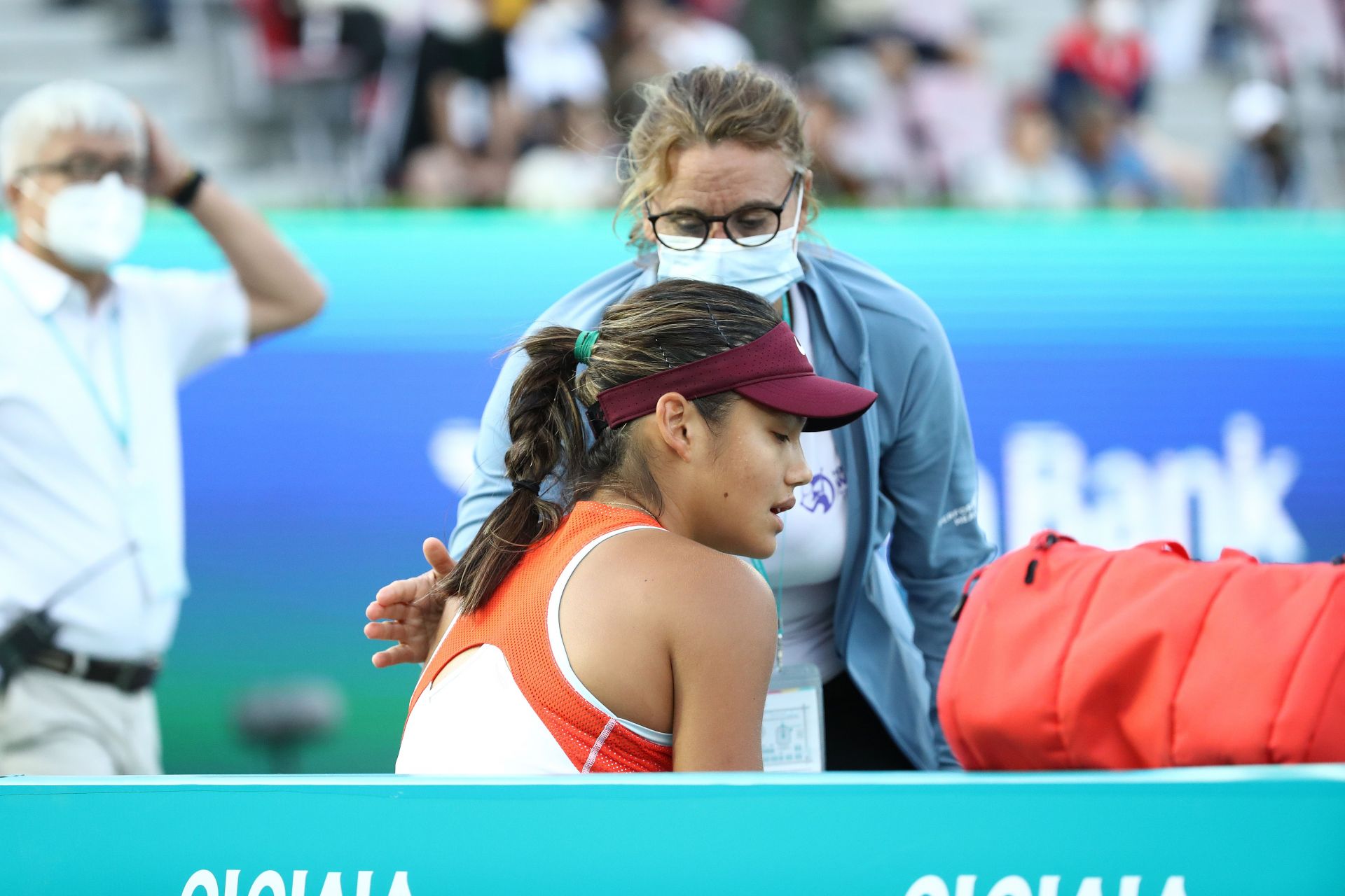 Emma Raducanu takes a medical timeout at the 2022 Hana Bank Korea Open.