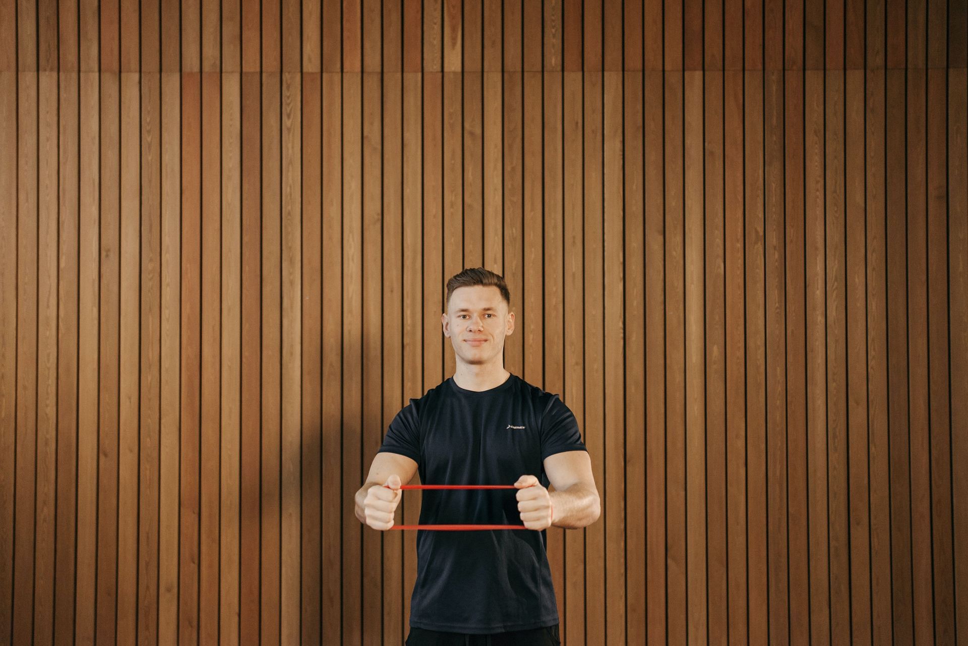 Resistance band pull apart (Image via Pexels/Pavel Danilyuk)