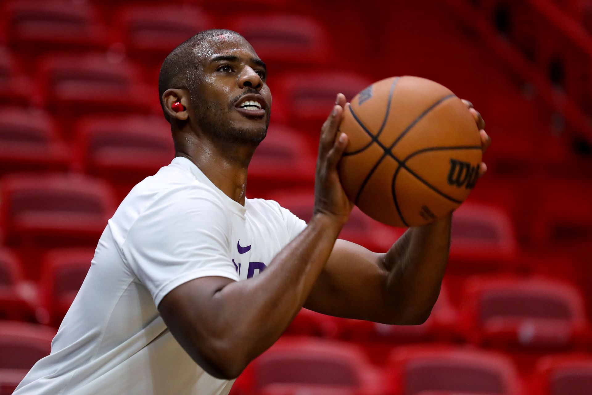 NBA All-Star Chris Paul has missed the Phoenix Suns' last 14 games.