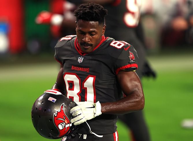 Antonio Brown arrest warrant: Police camping outside WR's home as he refuses to surrender