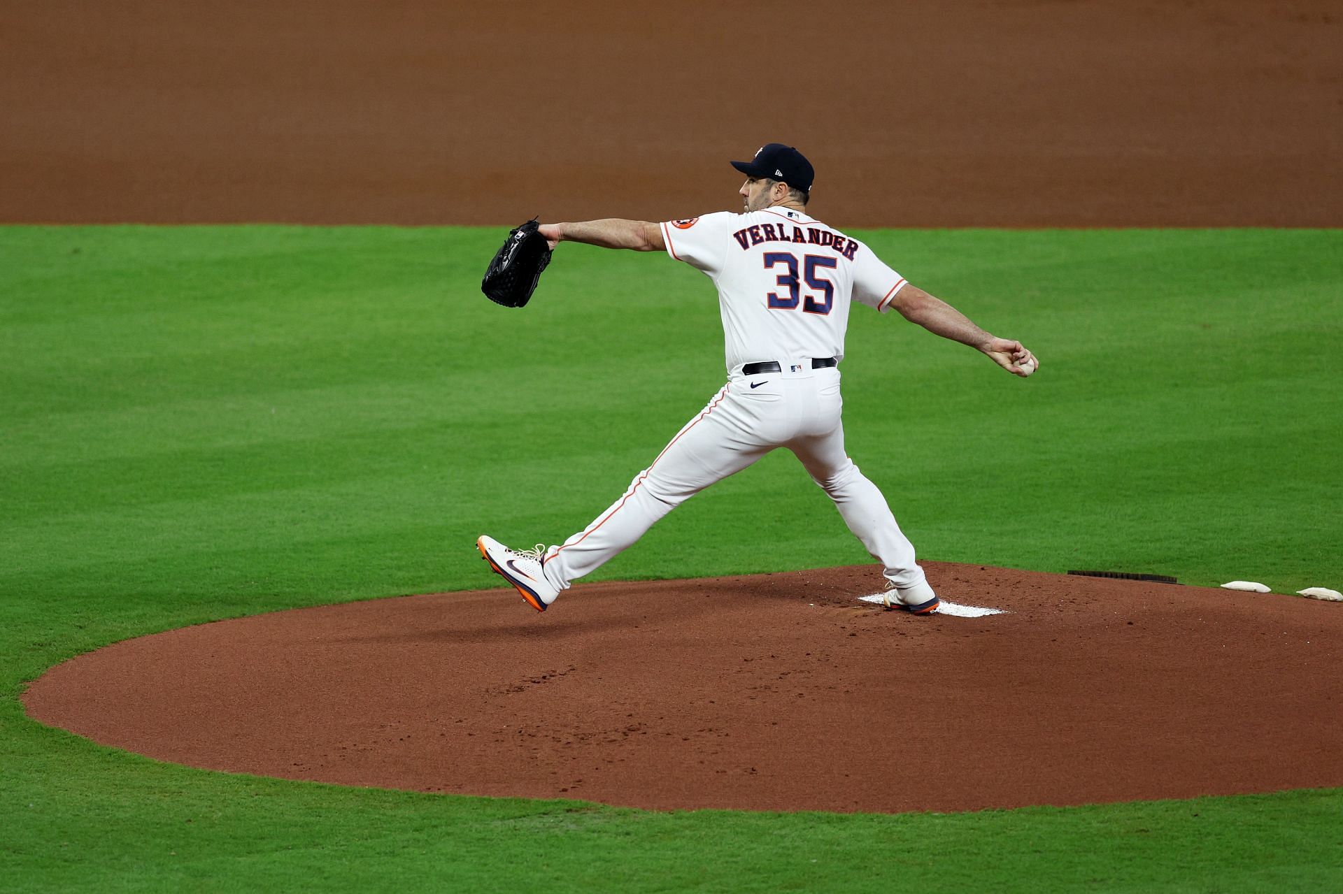 Justin Verlander throws the ball during the first inning against the New York Yankees at Minute Maid Park