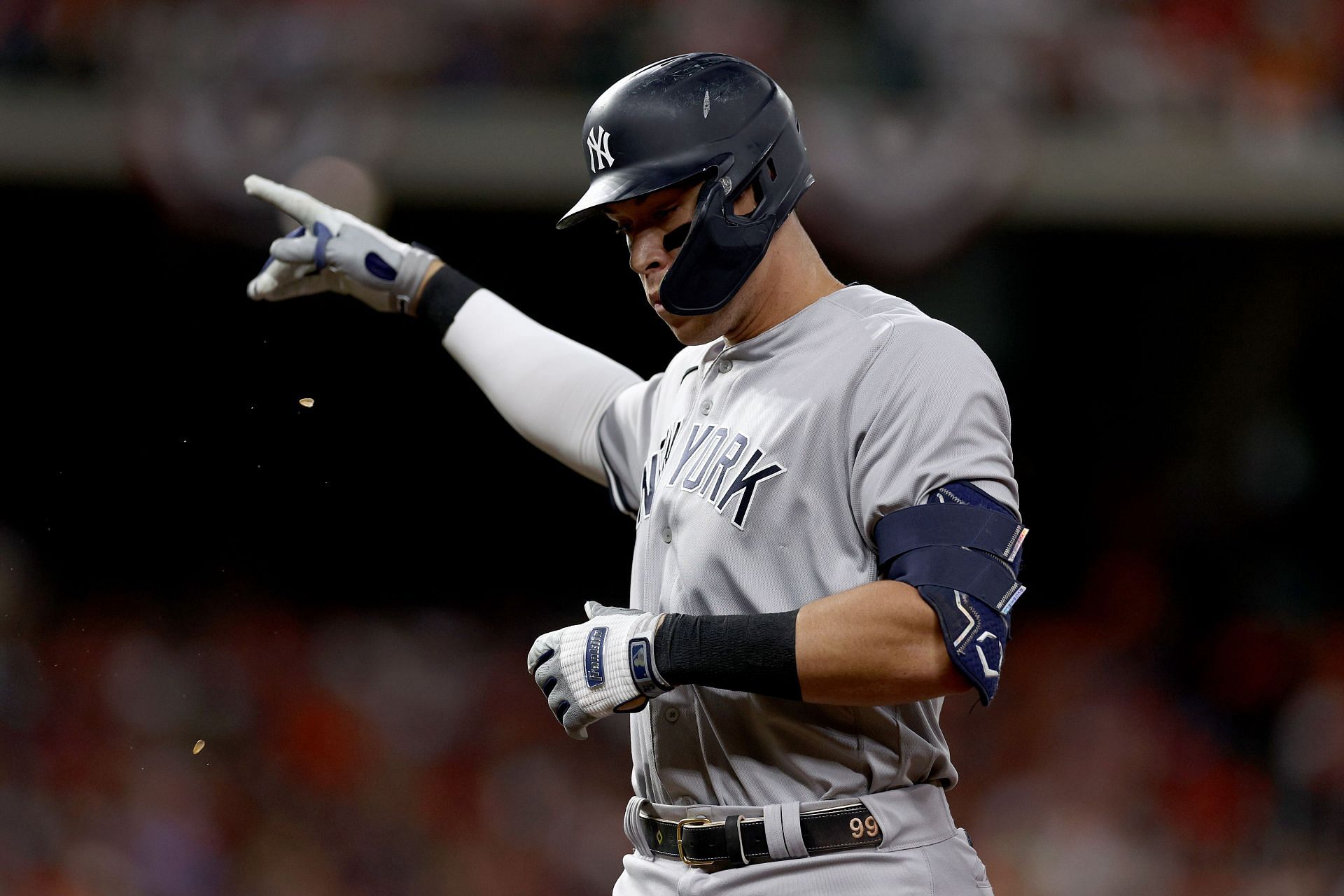 Aaron Judge or Derek Jeter? ROY spotted at Michigan game