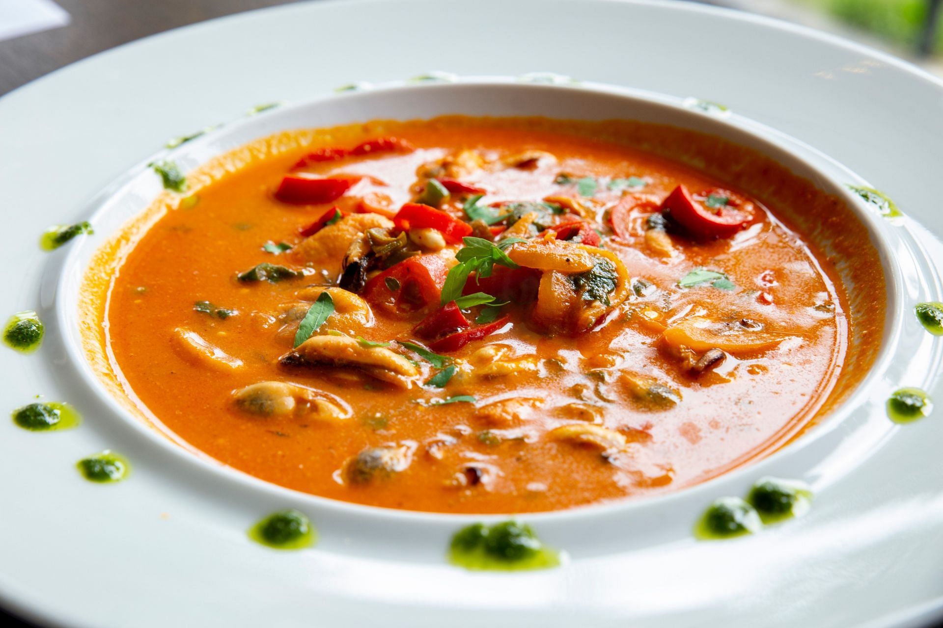 A bowl of steaming hot tomato soup is one of the best winter meals (Image via Pexels/Votsis Panagiotis)