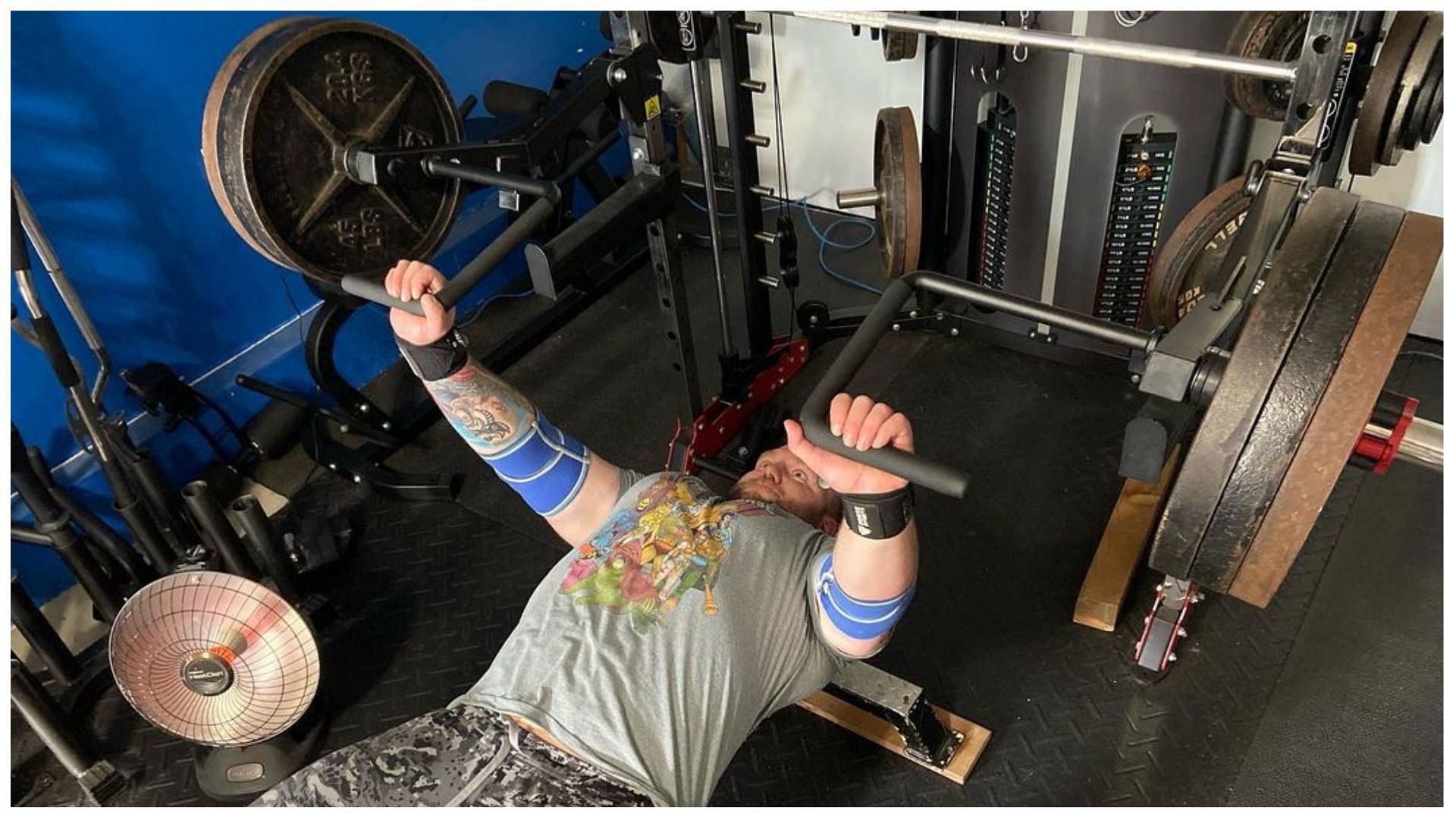 Lever Arm Chest Press (Image via Instagram @maxim_lemire)