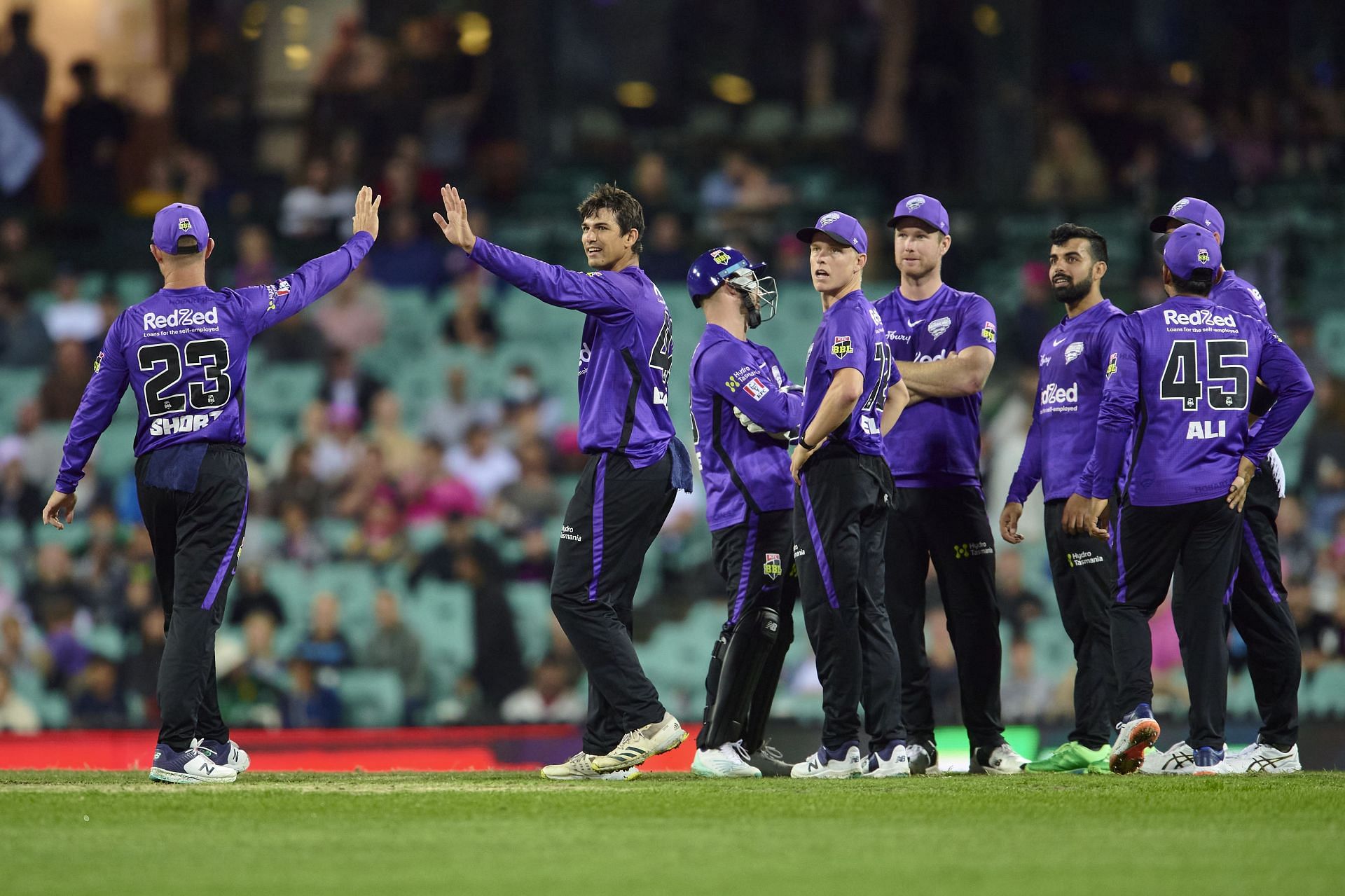 Big Bash League champions Sydney Sixers lose to Hobart Hurricanes in season  opener - ABC News