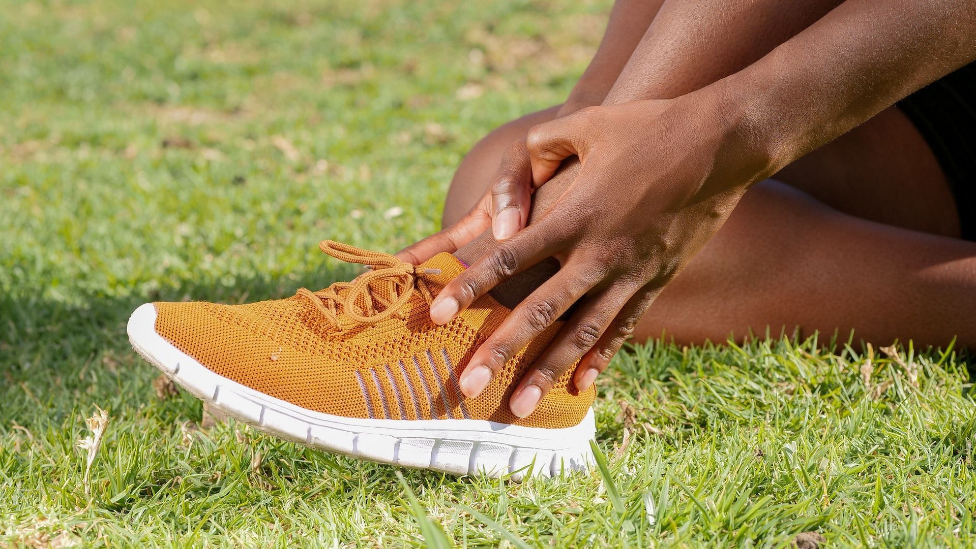 Achilles tendonitis exercises strengthen the tendons. (Photo via Pexels/Kindel Media)