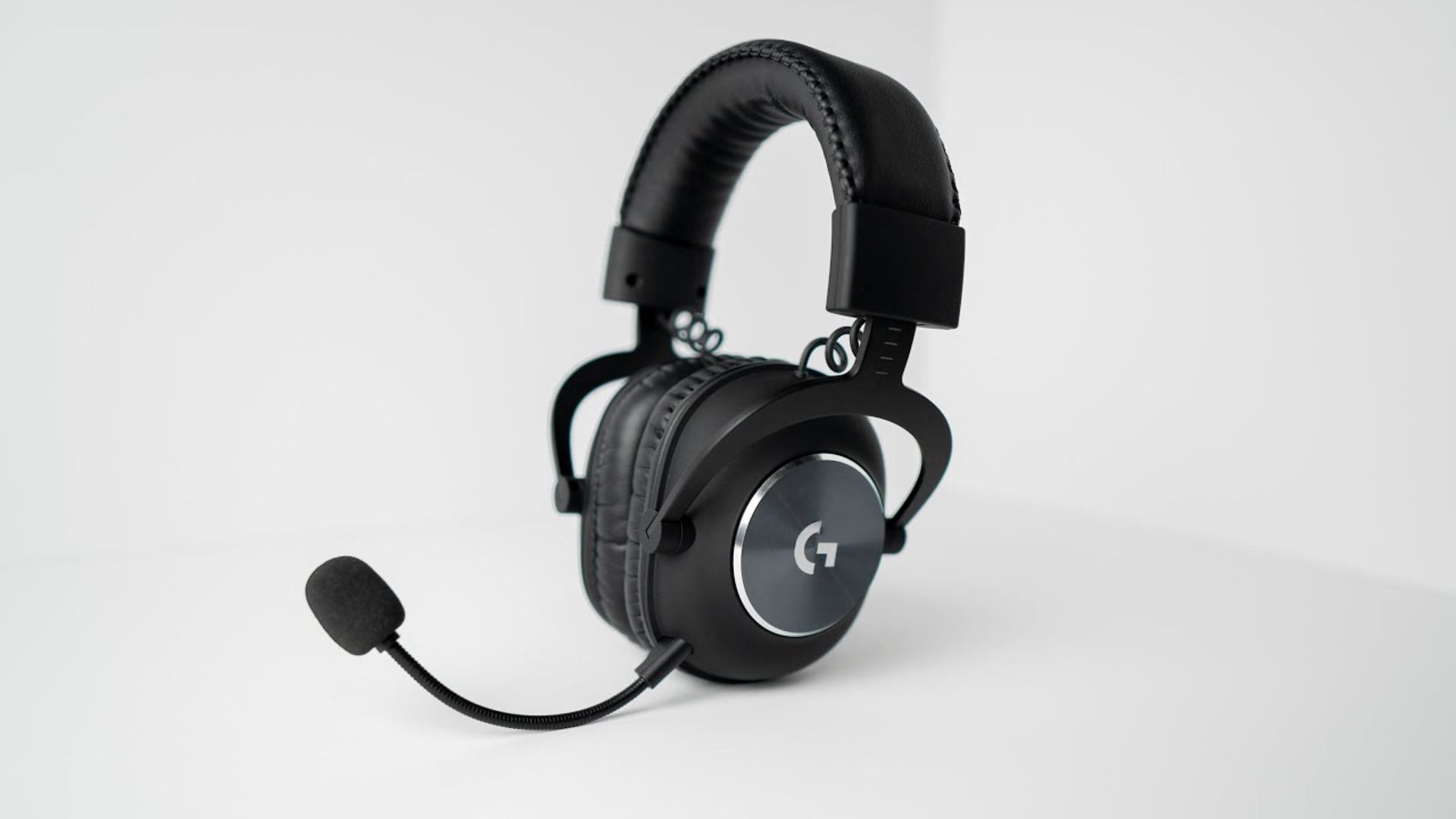 The Logitech G Pro X headset (Image via Cole Caccamise/YouTube)
