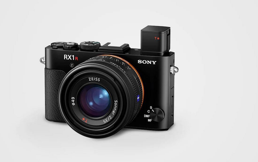 The Sony Cyber-shot DSC-RX1R II could be expected on a discount in the Holiday Sale 2022 (Image via Sony Asia)