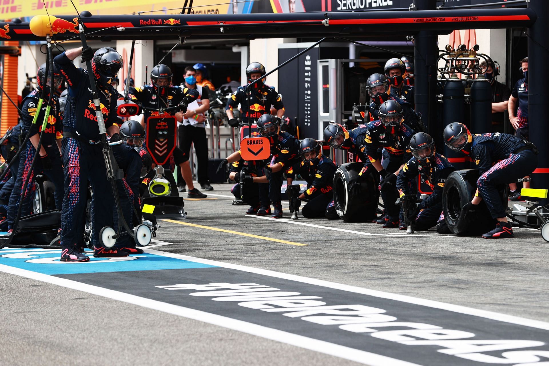 The Red Bull Racing pit crew prepare for a pitstop during the F1 Grand Prix of France at Circuit Paul Ricard (Photo by Mark Thompson/Getty Images)