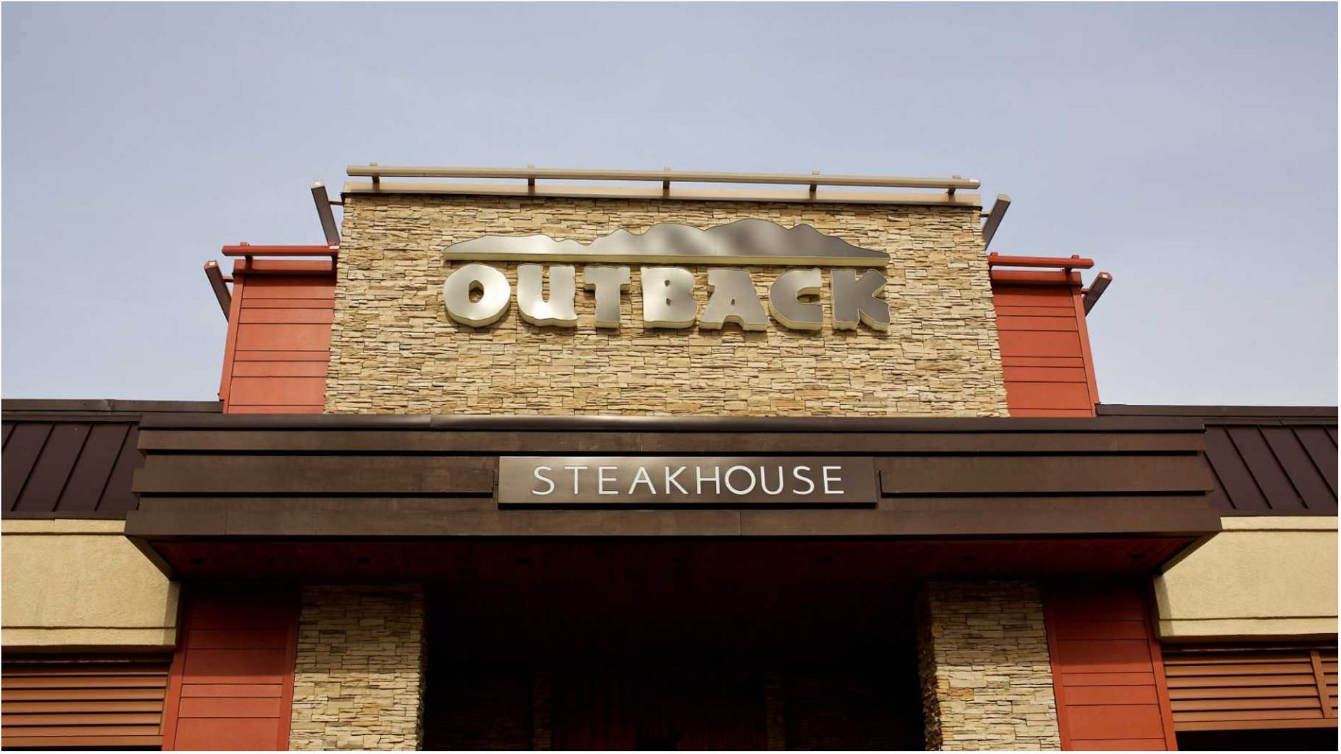 the exterior of an Outback Steakhouse restaurant in Silver Spring, MD (Image via Deb Lindsey/The Washington Post/GettyImages)