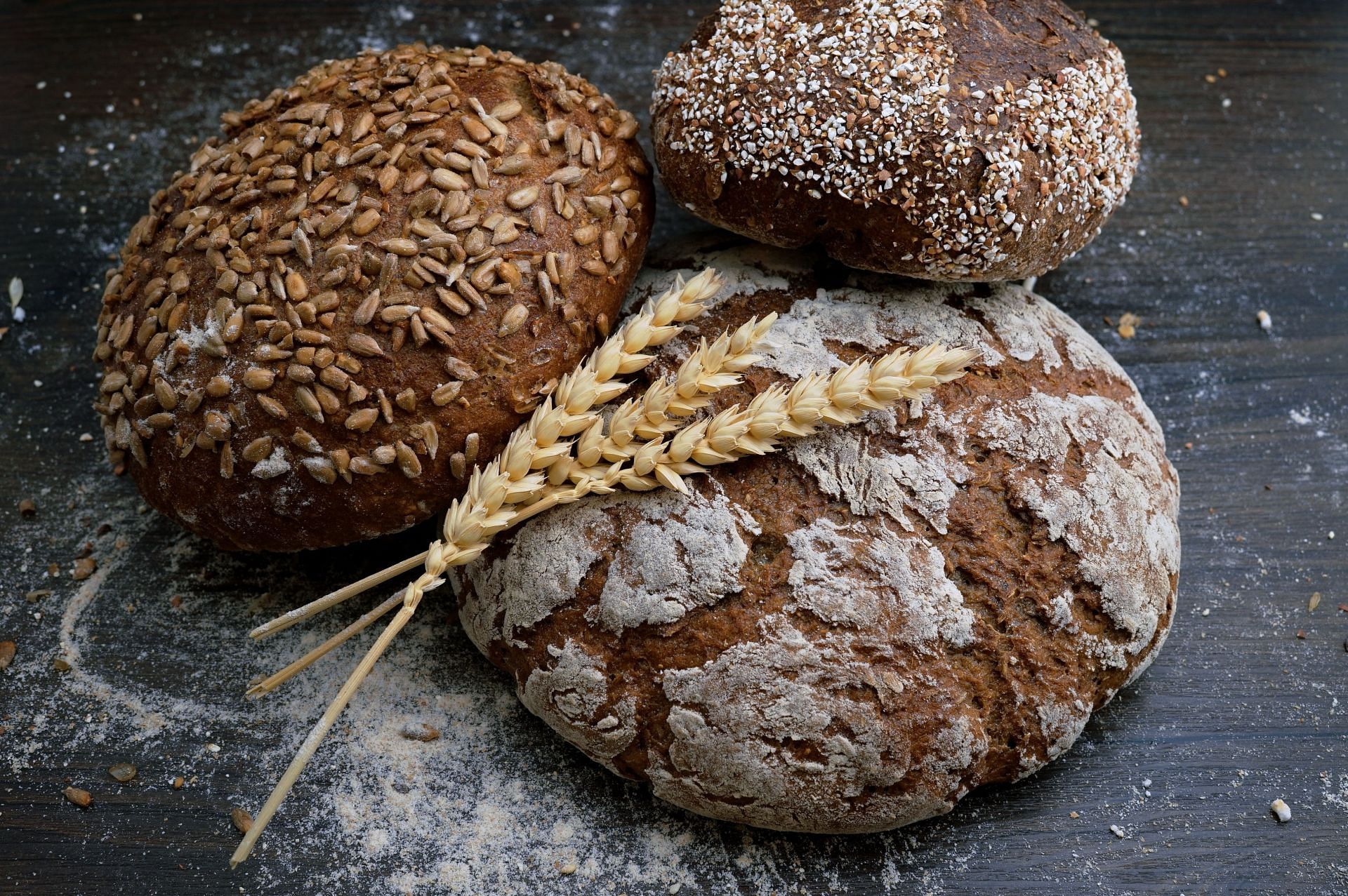 Pumpernickel bread is a healthier option than white bread (Image via Unsplash/Wesual Click)