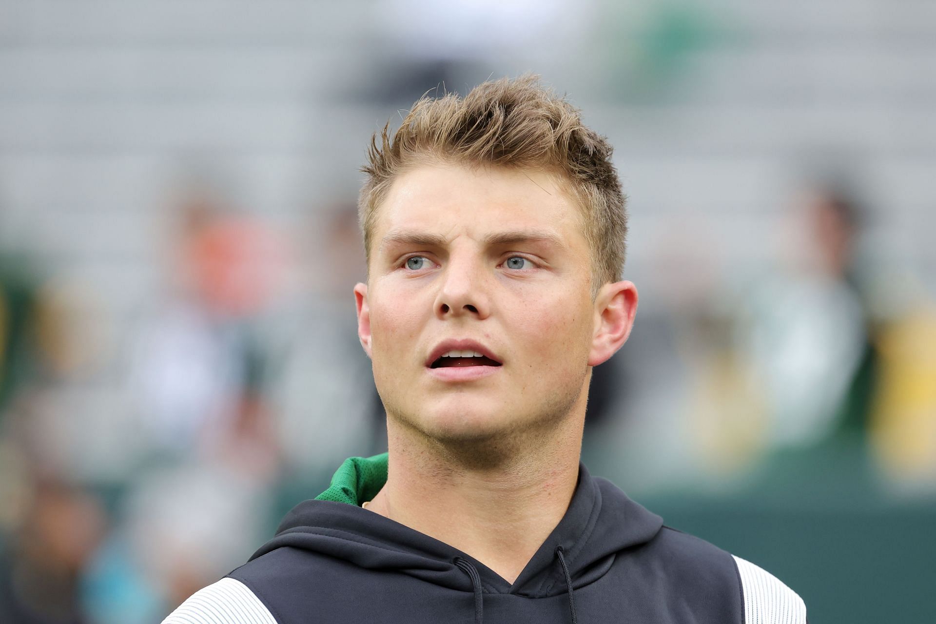 Jets QB Zach Wilson Surprises NJ Waitress On Christmas