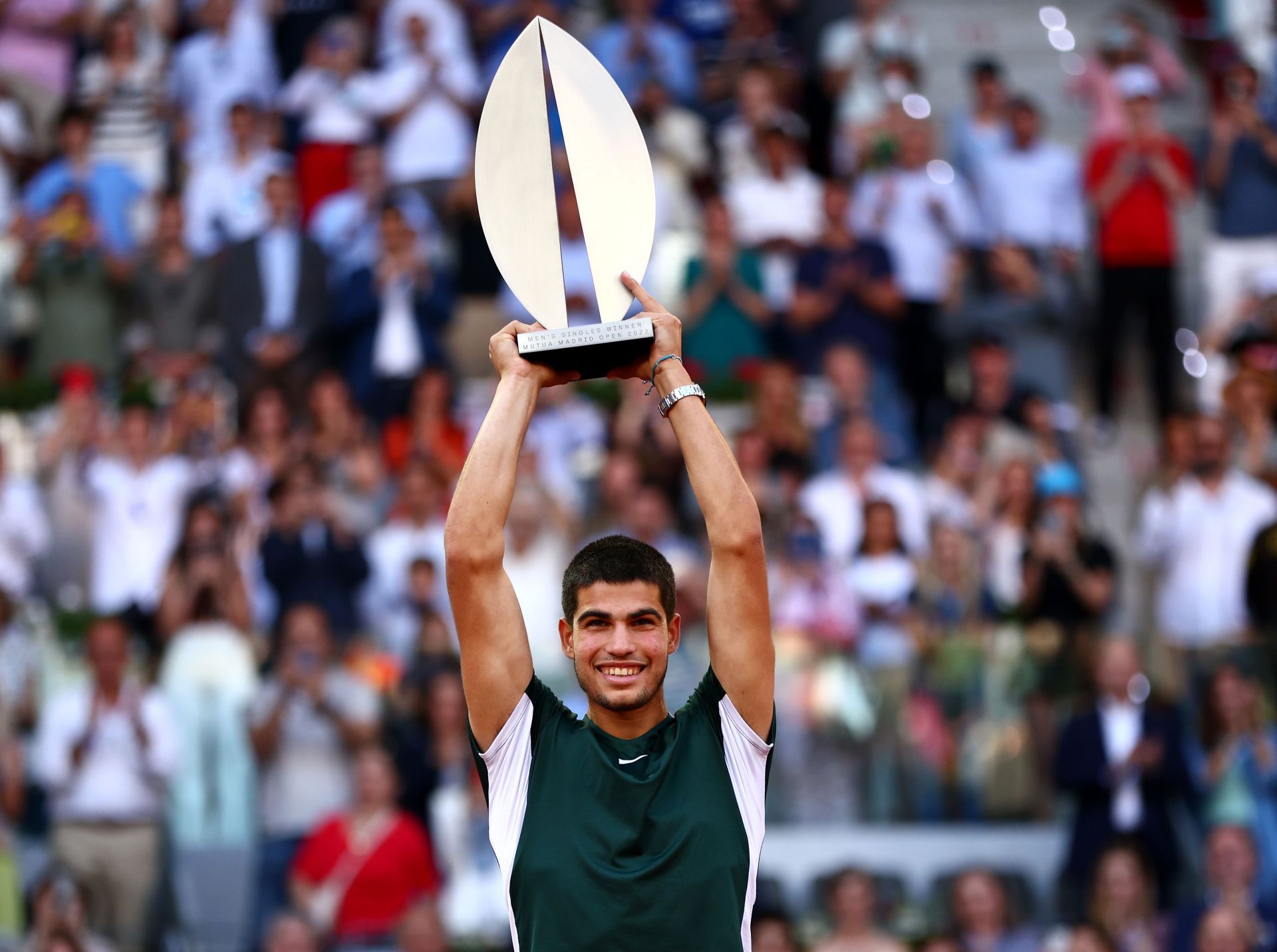 Carlos Alcaraz vence Andrey Rublev e se mantém vivo no ATP Finals