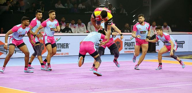 PKL 2022 में राहुल चौधरी की टीम ने रचा इतिहास, सेमीफाइनल में छठे सीजन की चैंपियन को बुरी तरह रौंदते हुए फाइनल में जगह बनाई