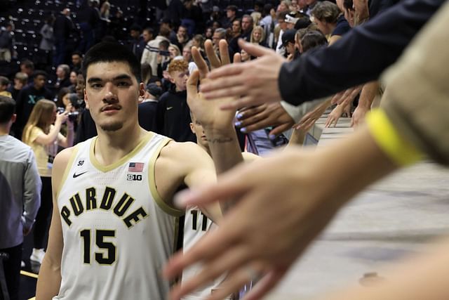 Who is Zach Edey? Why is the 7’4” Purdue Boilermakers drawing ...