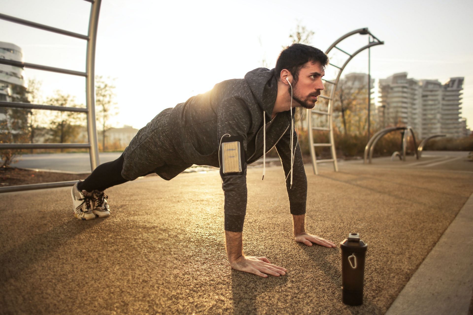 Resistane band push ups will work out your muscles better than regular push ups (Image via Pexels @Andrea Piacquadio)