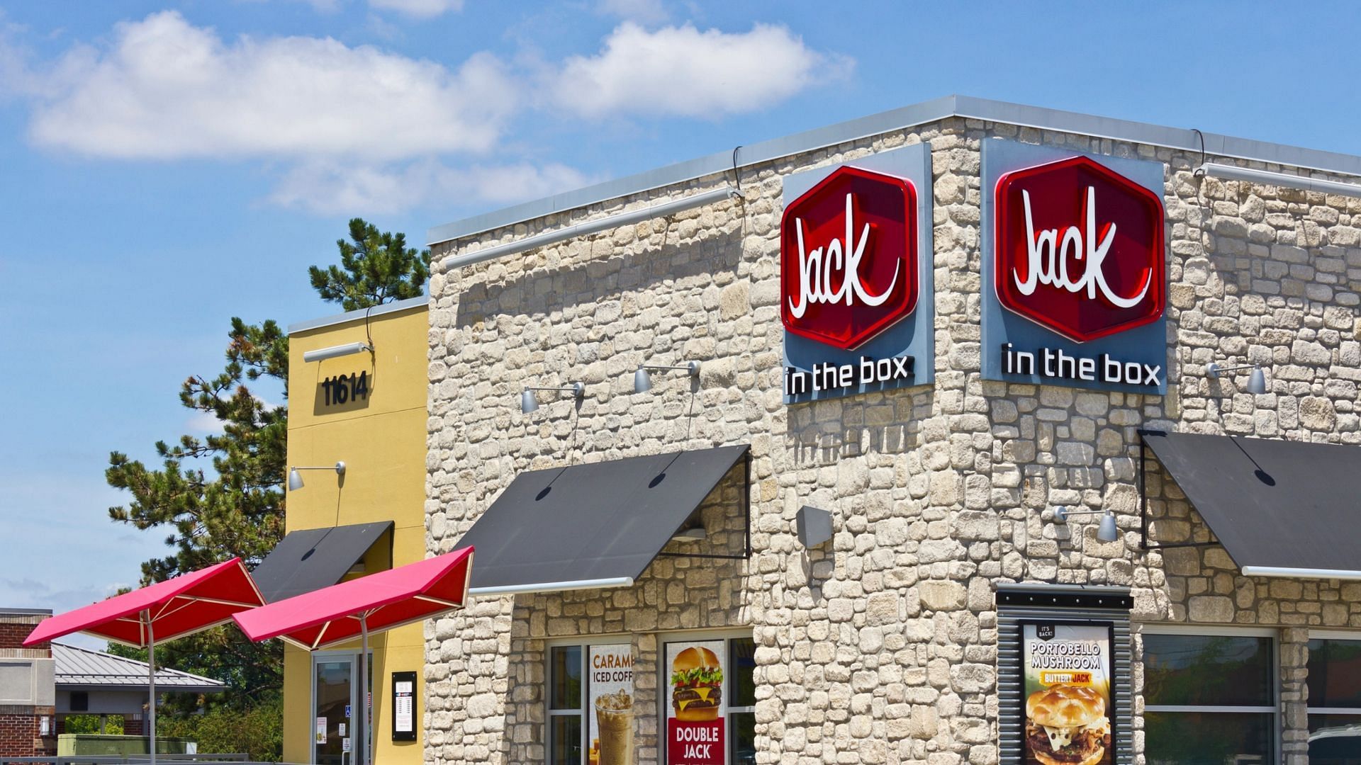 the exterior of a Jack in the Box restaurant in the United States (JetcityImage/Getty Images)