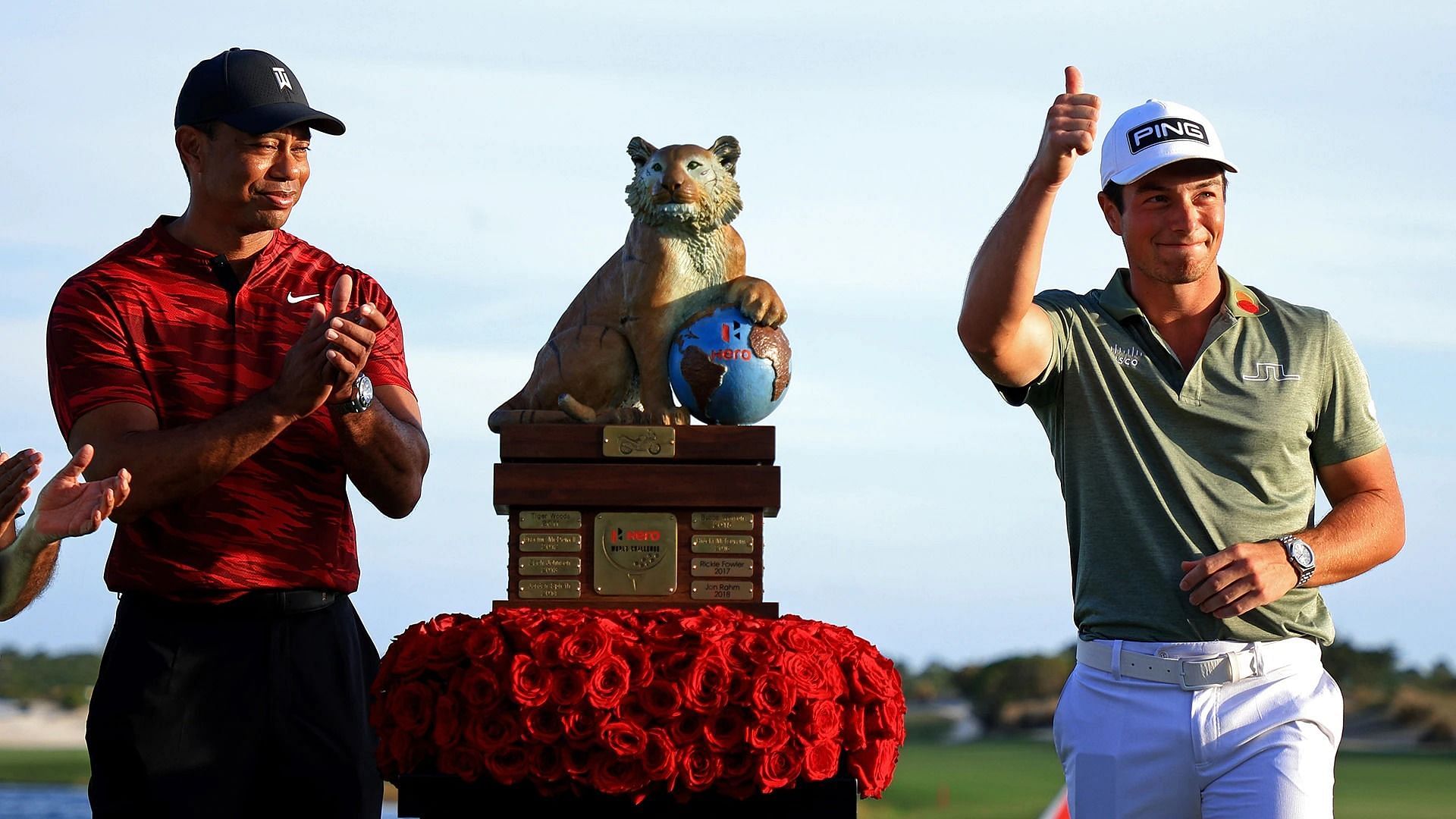 Hero World Challenge host Woods with defending champion Viktor Hovland (Image via Getty)