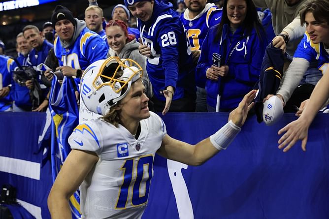 Former NFL star highlights why Justin Herbert must replicate Patrick Mahomes' Super Bowl success while on rookie contract