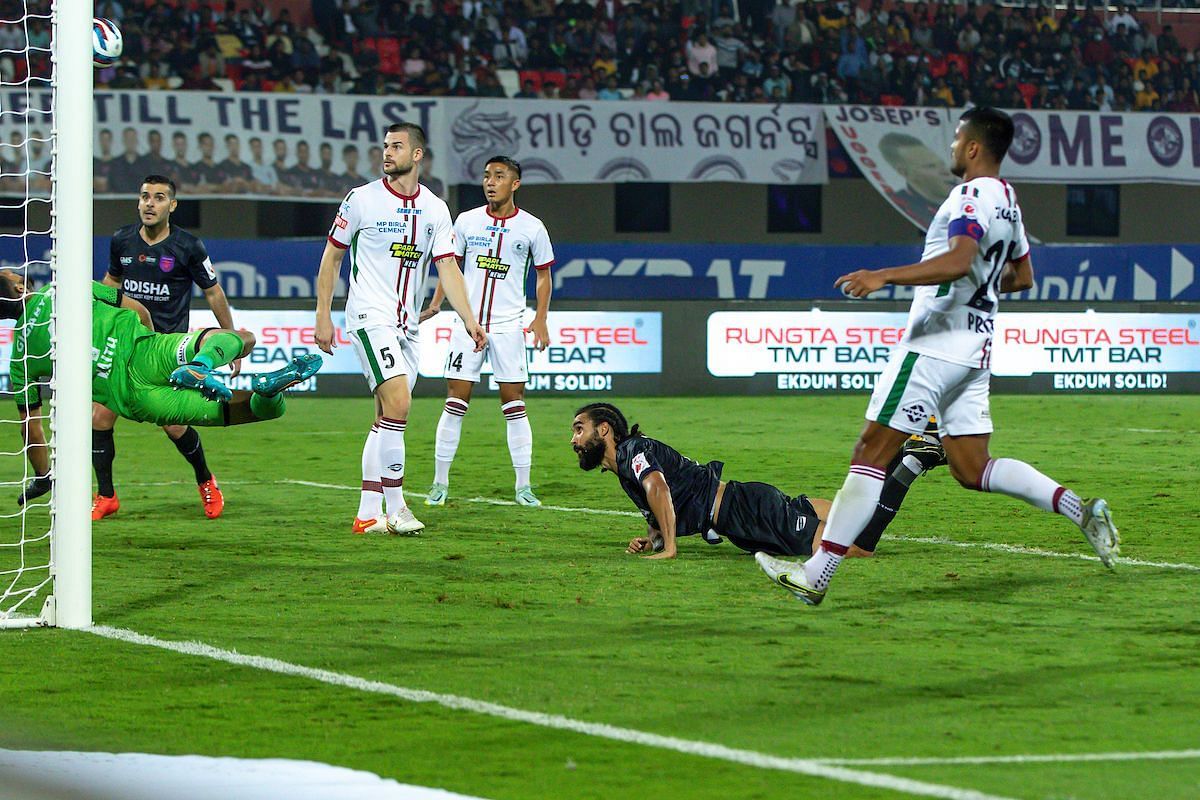 Osama missed some good chances (Image courtesy: ISL Media)