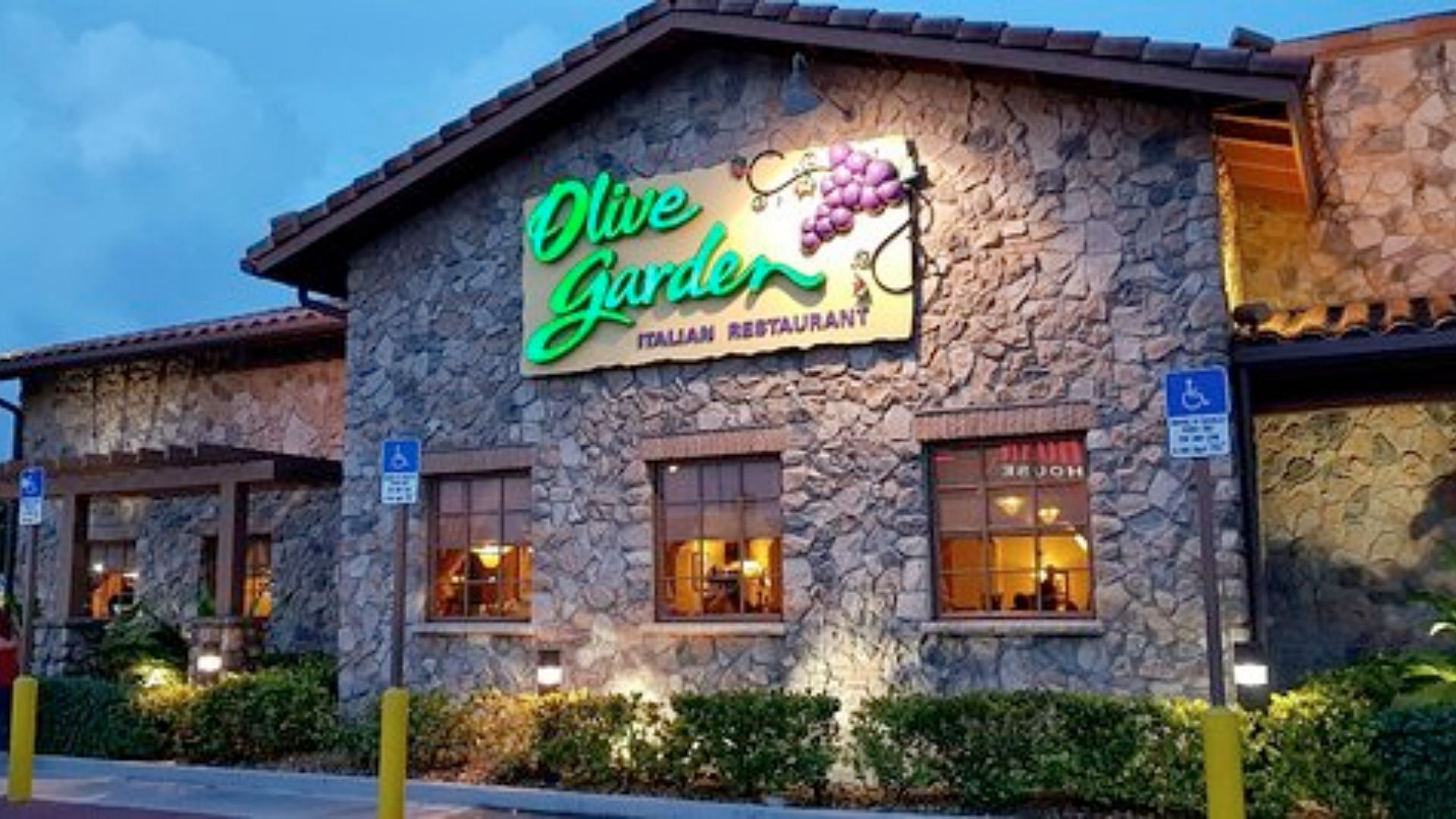 "Immediately walk out" Olive Garden manager's intense sickleave