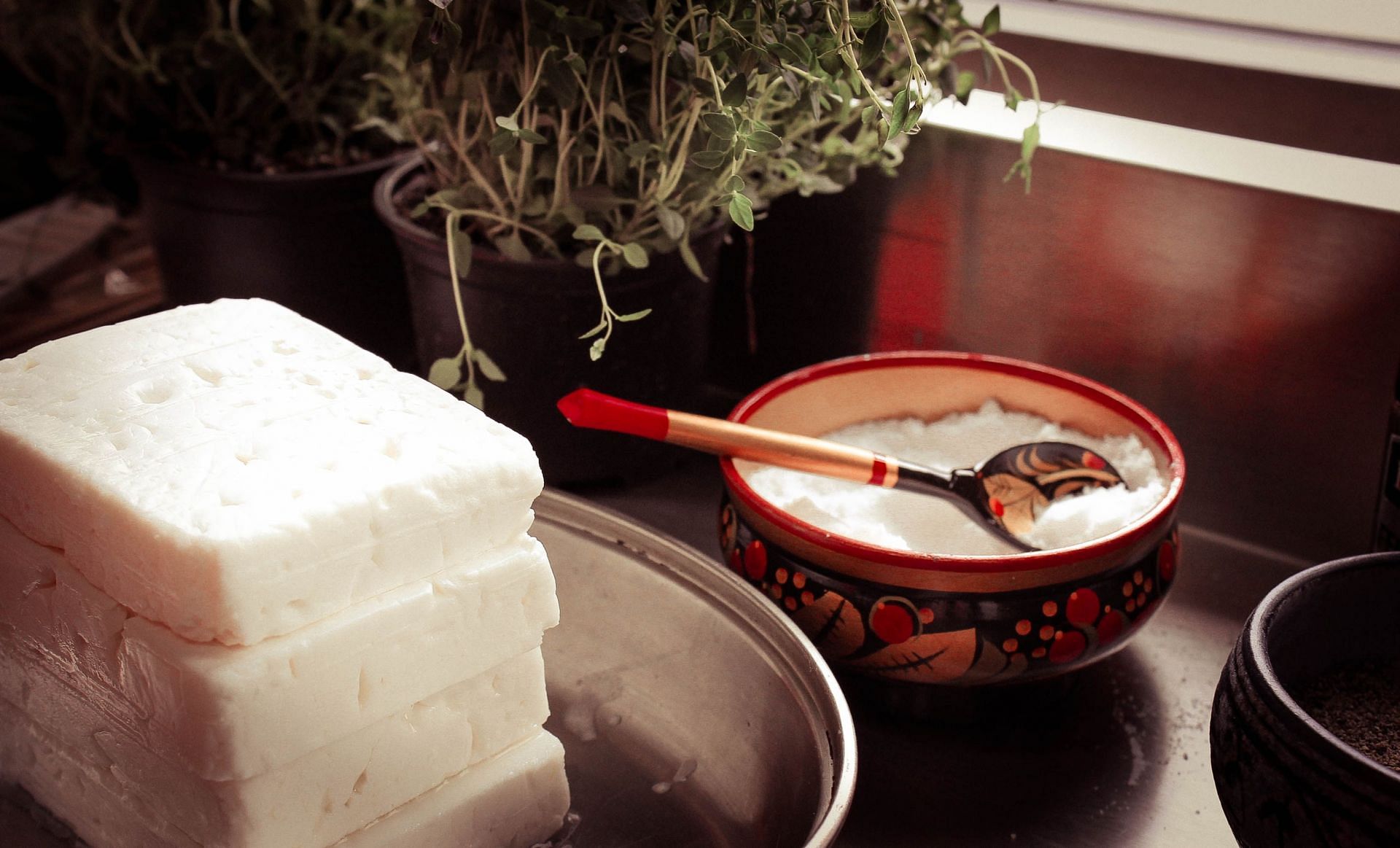 You can make your own cottage cheese at home (Image via Unsplash/Lena Kudryavtseva)