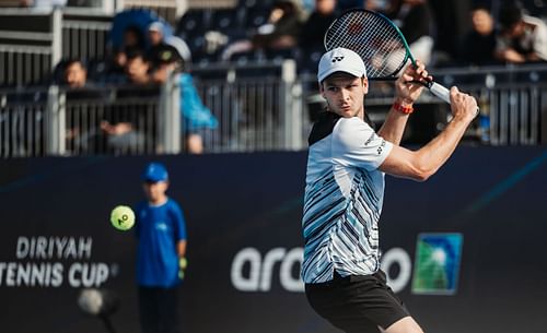 Hurkacz at the 2022 Diriyah Tennis Cup.