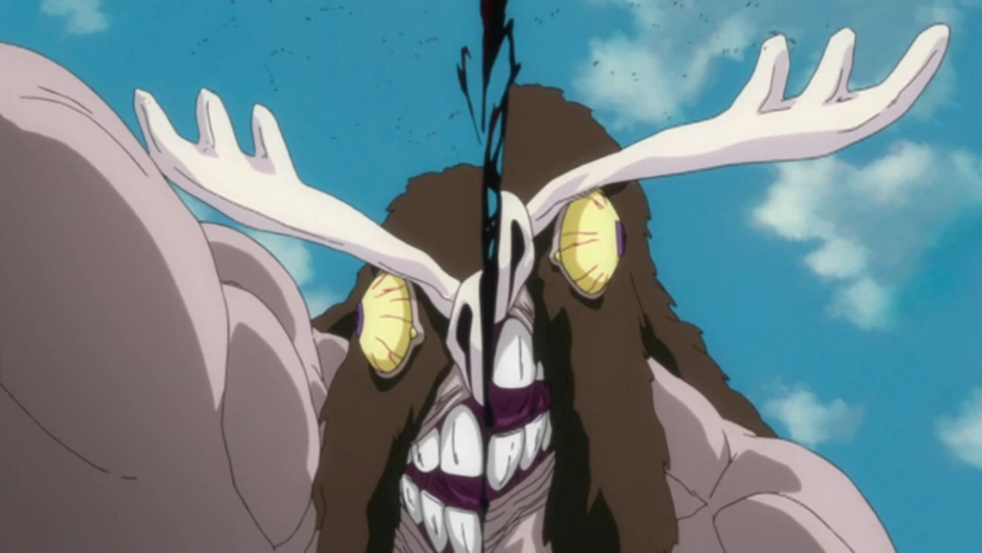 Akon split into two halves by Yamamoto&#039;s Hitotsume: Nadegiri, as seen in Bleach (Image via Studio Pierrot)