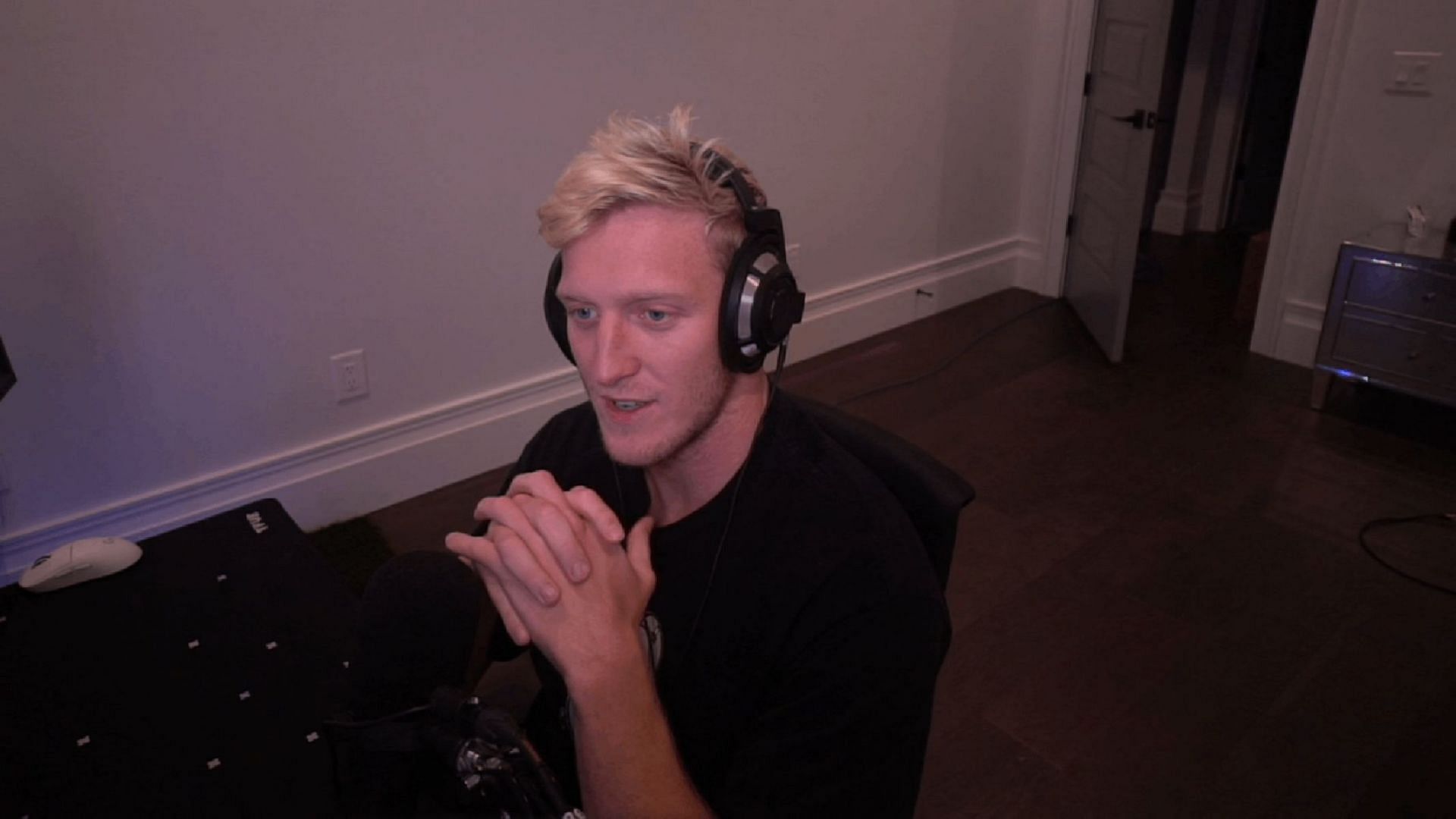 Tfue was gifted a thousand subs on his recent Twitch stream by a random stranger in chat (Image via Tfue/Twitch)