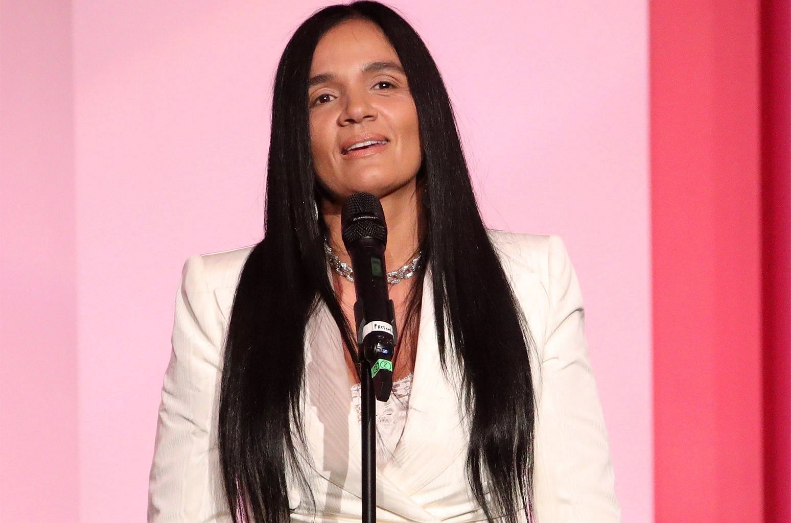 Desiree Perez accepting the 2019 Executive of the Year award (Image via Getty/Billboard)