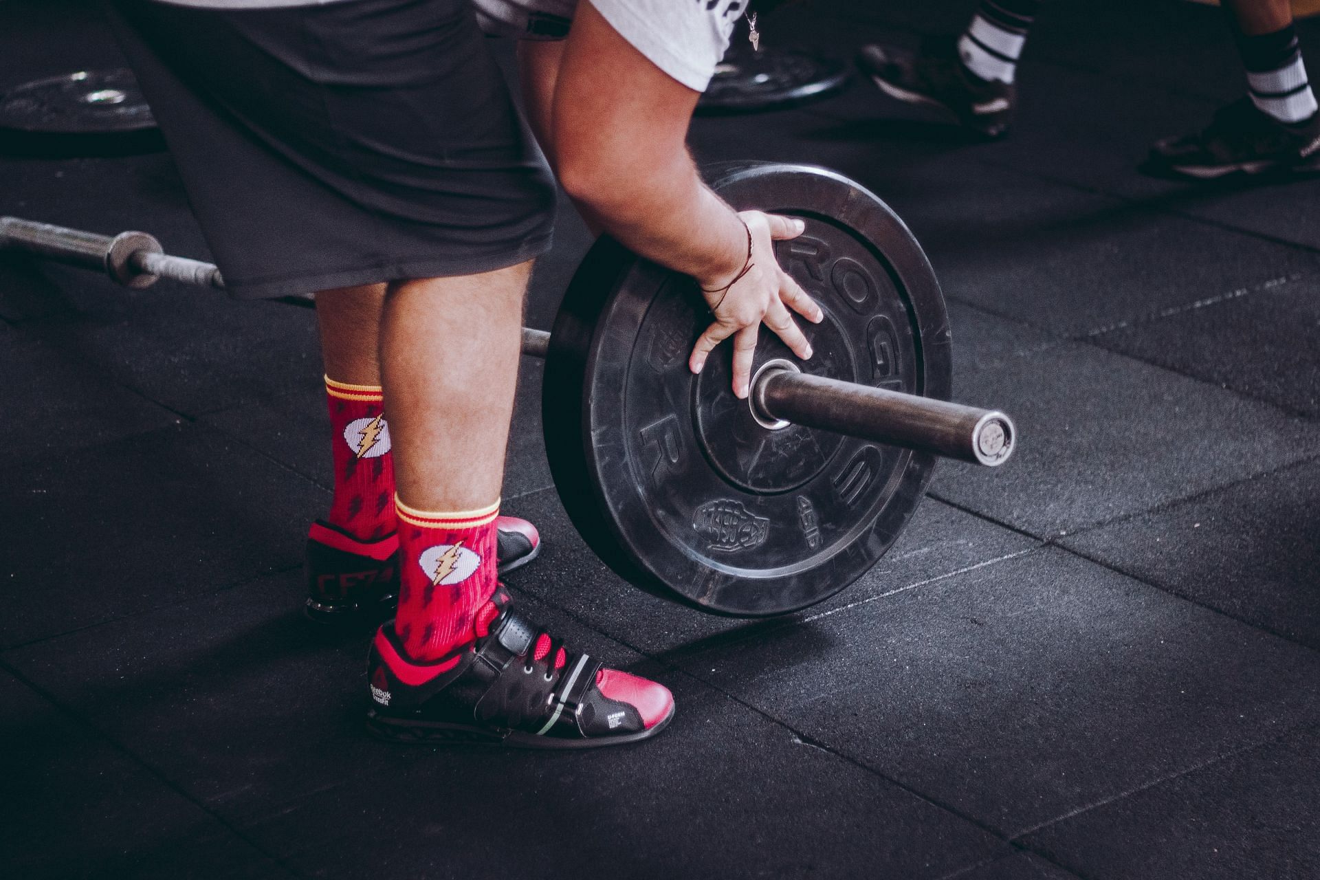 The rear delt row is an excellent exercise for ensuring that your shoulders grow proportionately. (Image via Unsplash/ Victor Freitas)
