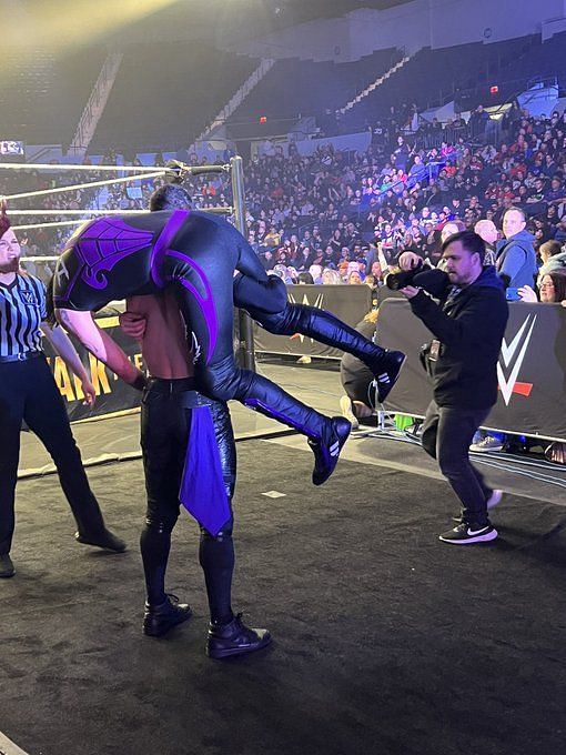 Top WWE Superstar carries Dominik Mysterio to the back at live event