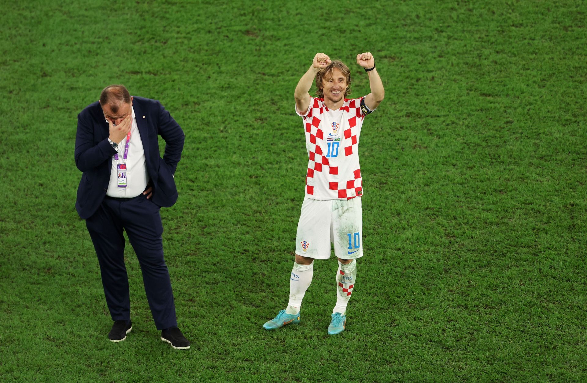 Two Real Madrid legends! Casemiro and Luka Modric swap shirts at half time  during Croatia-Brazil World Cup quarter-final clash