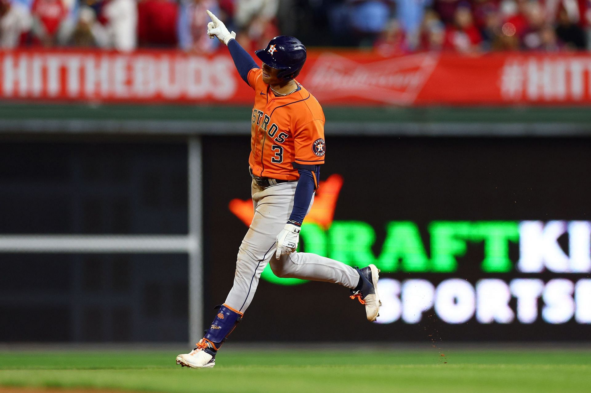 Houston Astros superstar Jeremy Pena destroys a pitch while enjoying his  offseason: The World Series may be long over, but the MVP is still raking